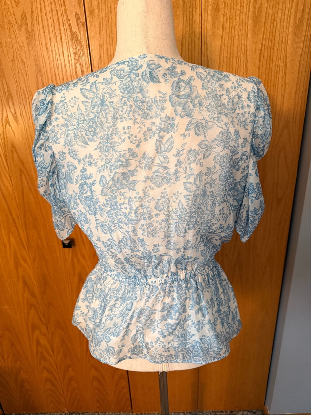 Gorgeous! 1. State Floral Top M - Picture 3 of 6